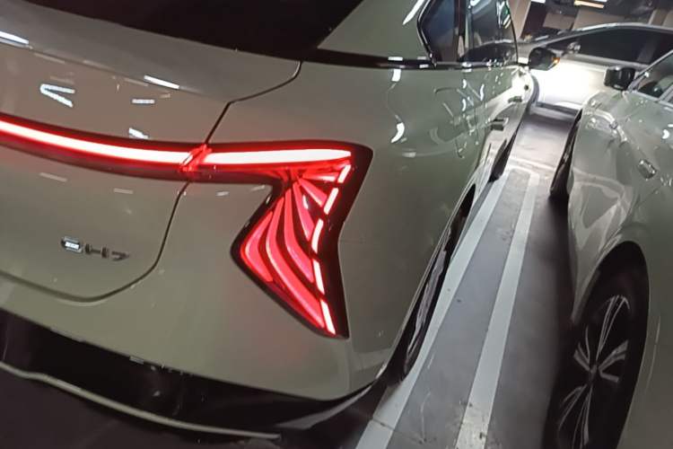 Used Hongqi EH7 2025 690 Smart Selection Edition Right Rear Taillight