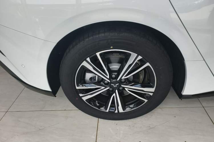 Used Hongqi EH7 2025 690 Smart Selection Edition Right Rear Wheel Hub