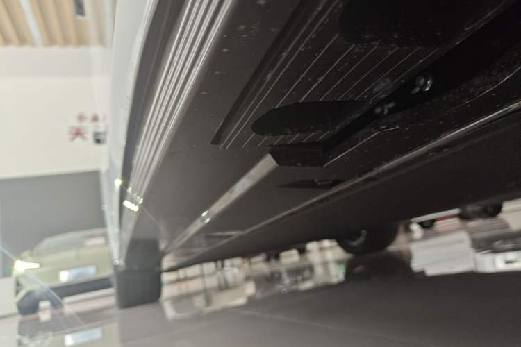 Used Hongqi EH7 2025 600 Smart Selection Edition Right Side Sill