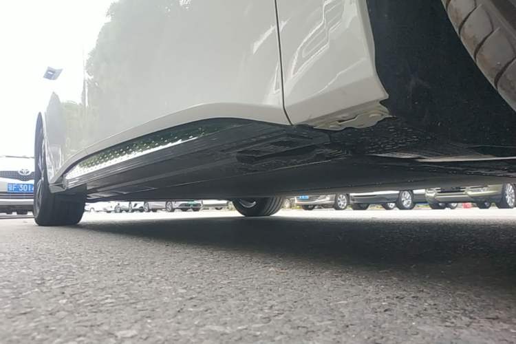 Used Hongqi EH7 2025 600 Smart Selection Edition Right Side Sill