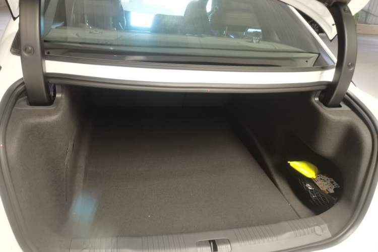 Used Hongqi EH7 2025 600 Smart Selection Edition Trunk