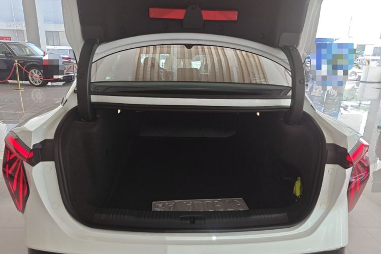 Used Hongqi EH7 2025 600 Smart Selection Edition Trunk
