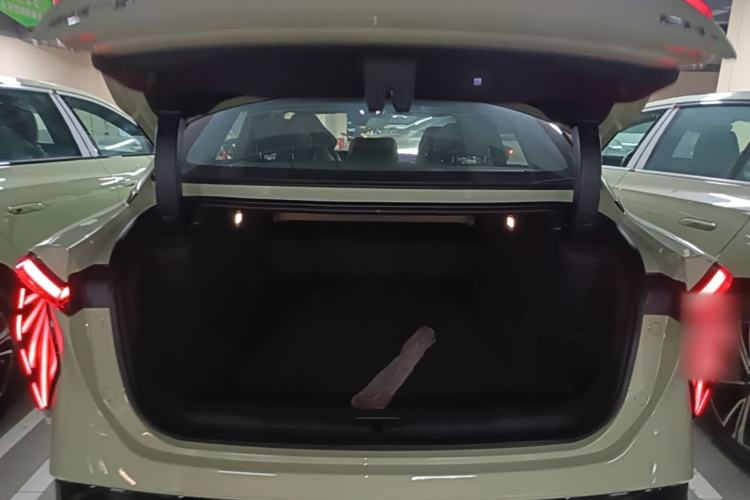 Used Hongqi EH7 2025 690 Smart Selection Edition Trunk