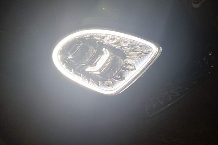 Used Hongqi Guoya 2024 4.0T V8 Version Right Front Headlight