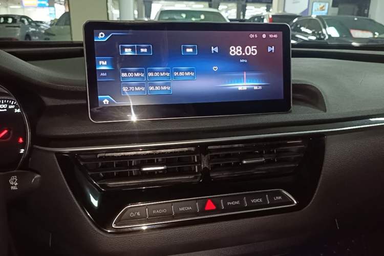 Used Hongqi H5 2018 30TD Smart Connect Dynamic Edition Audio And AC Panel