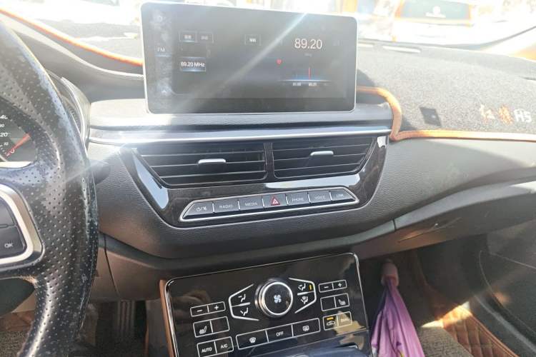 Used Hongqi H5 2018 30TD Smart Connect Dynamic Edition Audio And AC Panel