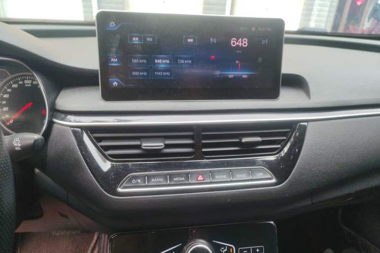 Used Hongqi H5 2018 30TD Dynamic Edition Audio And AC Panel