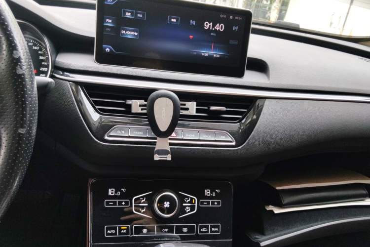 Used Hongqi H5 2018 30TD Dynamic Edition Audio And AC Panel