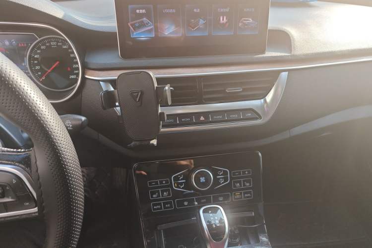 Used Hongqi H5 2018 30TD Smart Connect Enjoy Edition Audio And AC Panel