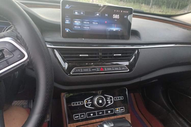Used Hongqi H5 2018 30TD Dynamic Edition Audio And AC Panel