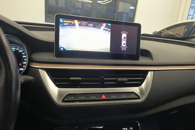 Used Hongqi H5 2018 30TD Smart Connective Dynamic 60th Anniversary Edition Audio And AC Panel