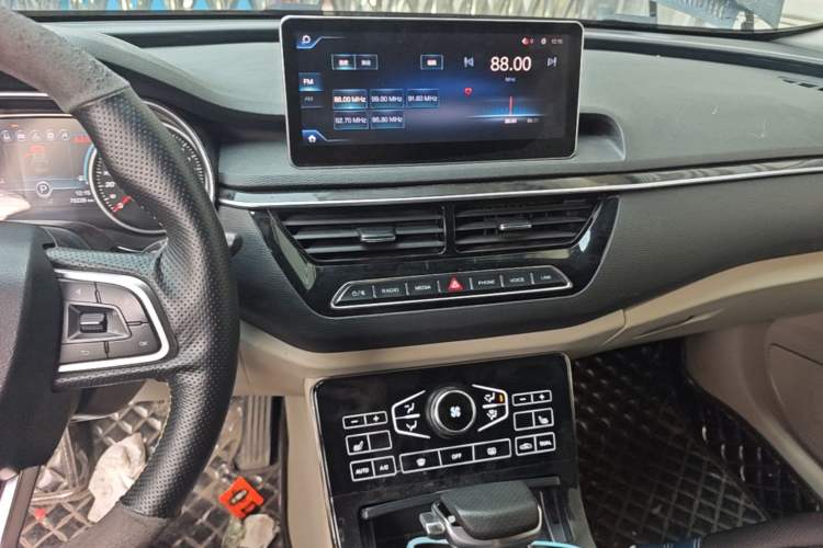 Used Hongqi H5 2018 30TD Smart Connect Dynamic Edition Audio And AC Panel