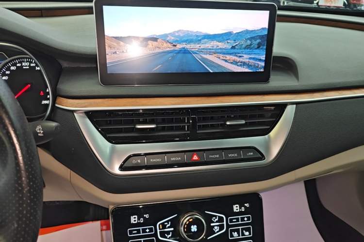 Used Hongqi H5 2018 30TD Smart Connective Dynamic 60th Anniversary Edition Audio And AC Panel
