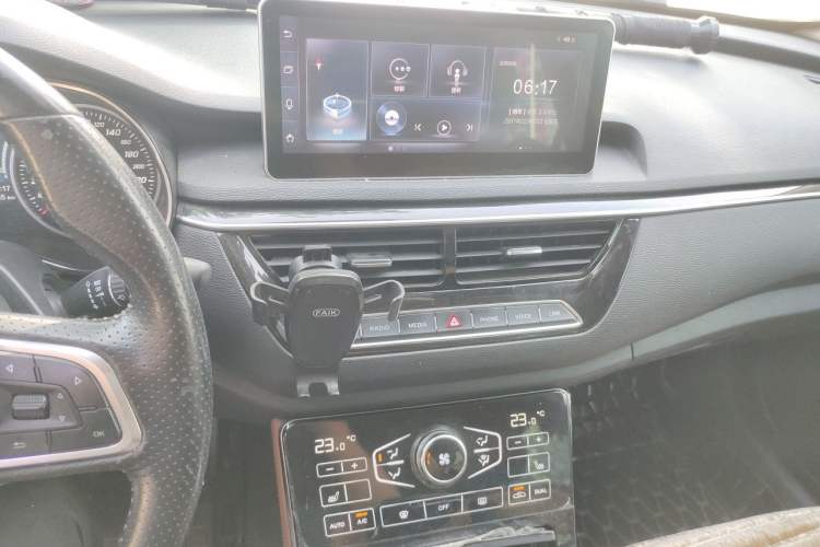 Used Hongqi H5 2018 30TD Smart Connect Dynamic Edition Audio And AC Panel