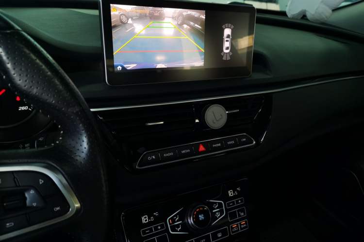 Used Hongqi H5 2018 30TD Smart Connect Enjoy Edition Audio And AC Panel