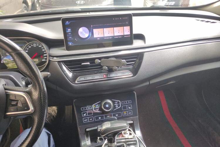 Used Hongqi H5 2018 30TD Smart Connect Dynamic Edition Audio And AC Panel
