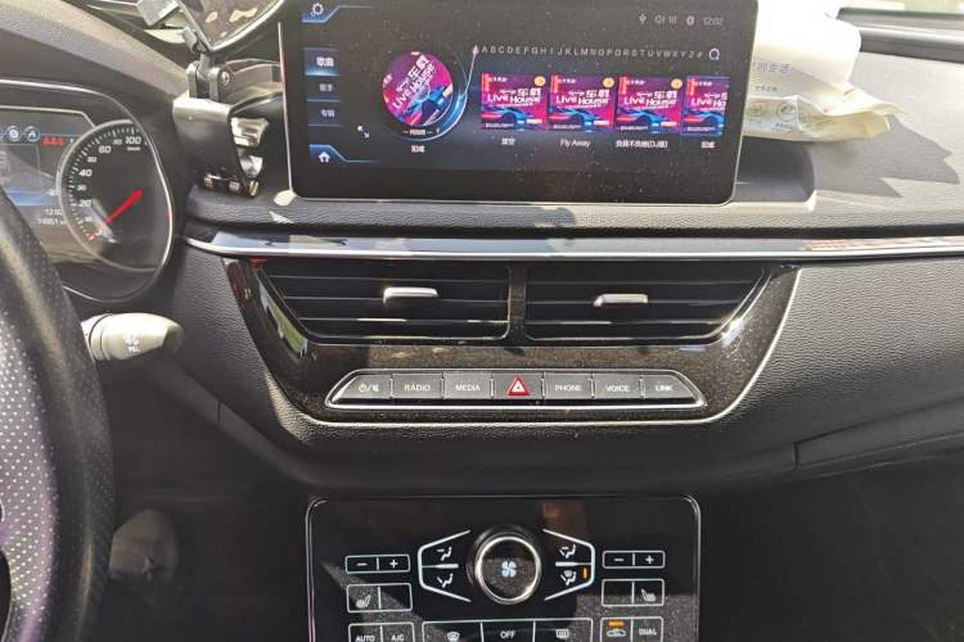 Used Hongqi H5 2018 30TD Smart Connect Dynamic Edition Audio And AC Panel