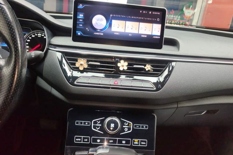 Used Hongqi H5 2018 30TD Dynamic Edition Audio And AC Panel