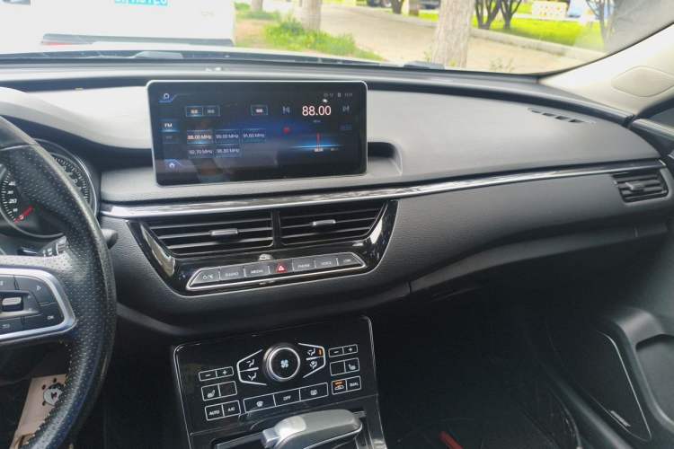 Used Hongqi H5 2018 30TD Smart Connect Dynamic Edition Audio And AC Panel
