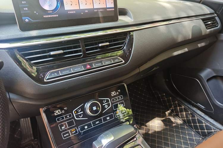 Used Hongqi H5 2018 30TD Smart Connect Dynamic Edition Audio And AC Panel
