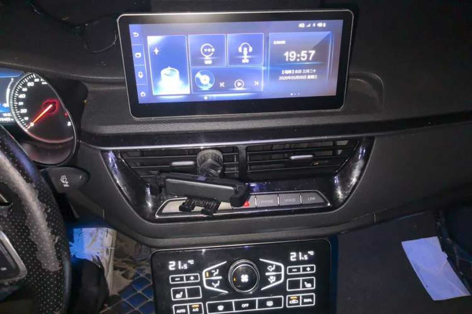 Used Hongqi H5 2018 30TD Smart Connect Dynamic Edition Audio And AC Panel