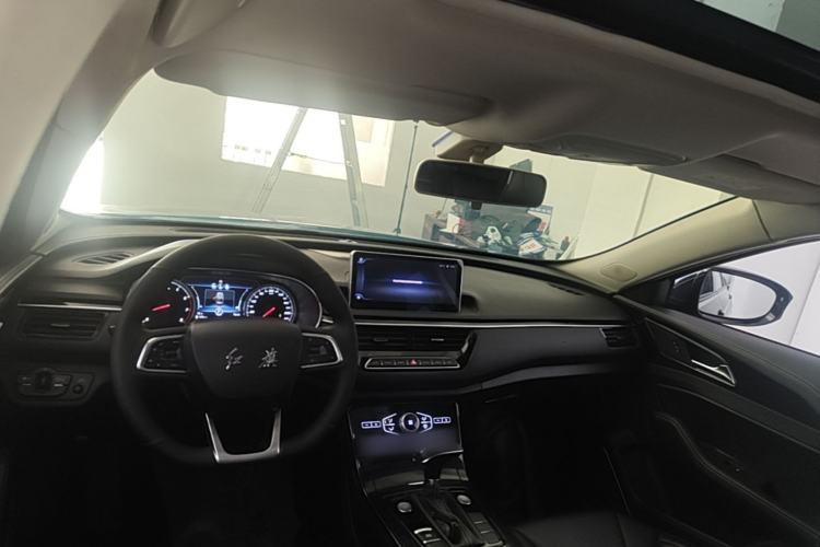 Used Hongqi H5 2018 30TD Dynamic Edition Center Console