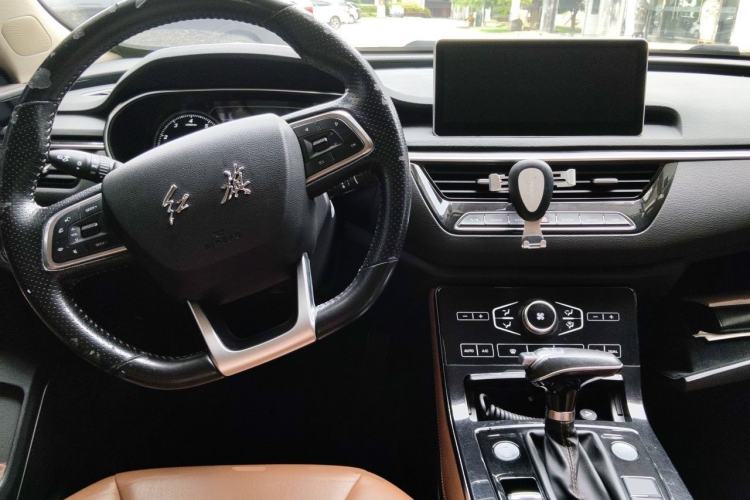 Used Hongqi H5 2018 30TD Dynamic Edition Center Console