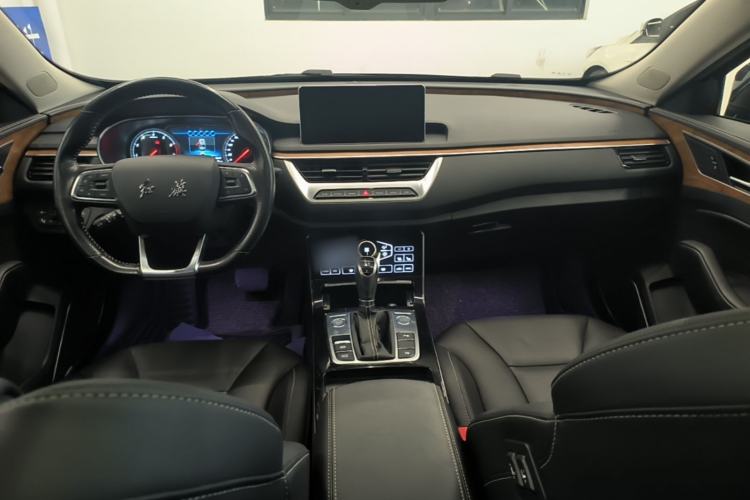 Used Hongqi H5 2018 30TD Smart Connective Dynamic 60th Anniversary Edition Center Console