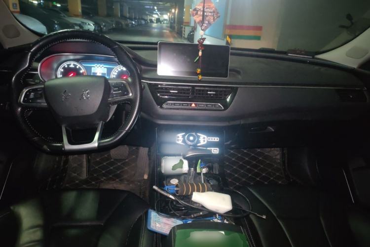 Used Hongqi H5 2018 30TD Dynamic Edition Center Console