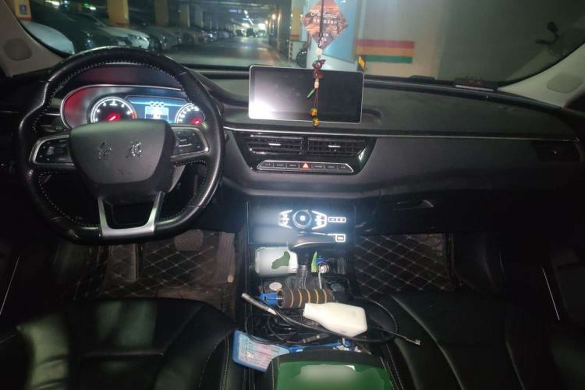 Used Hongqi H5 2018 30TD Dynamic Edition Center Console