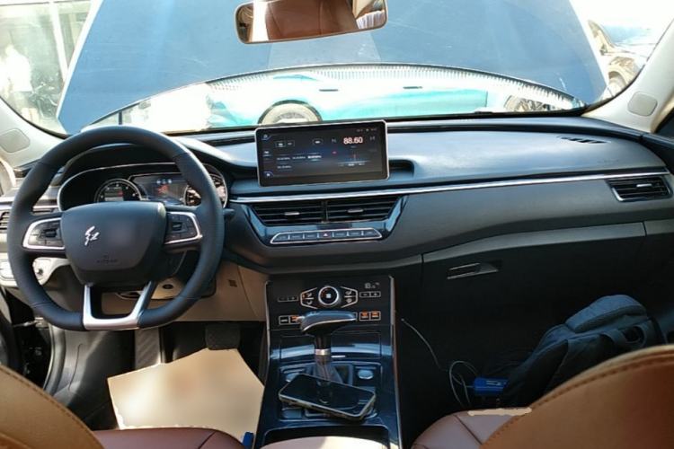 Used Hongqi H5 2018 30TD Dynamic Edition Center Console