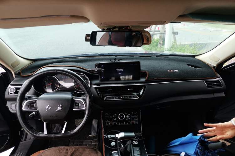 Used Hongqi H5 2018 30TD Smart Connect Dynamic Edition Center Console