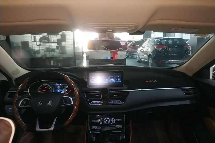 Used Hongqi H5 2018 30TD Dynamic Edition Center Console