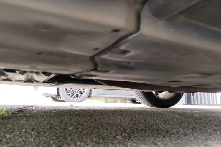 Used Hongqi H5 2018 30TD Dynamic Edition Chassis Rear Left