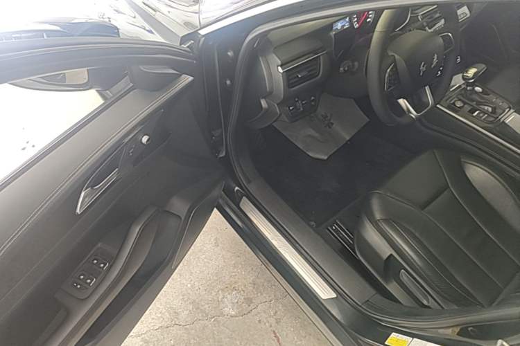Used Hongqi H5 2018 30TD Dynamic Edition Driver Seat
