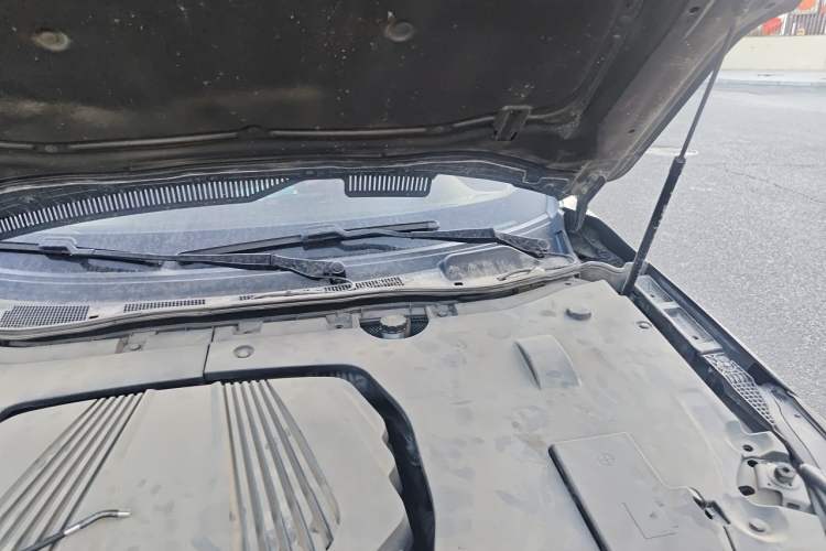 Used Hongqi H5 2018 30TD Dynamic Edition Engine Bay Left