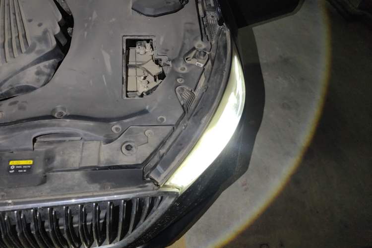 Used Hongqi H5 2018 30TD Smart Connect Dynamic Edition Engine Bay Left