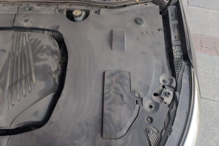 Used Hongqi H5 2018 30TD Dynamic Edition Engine Bay Left
