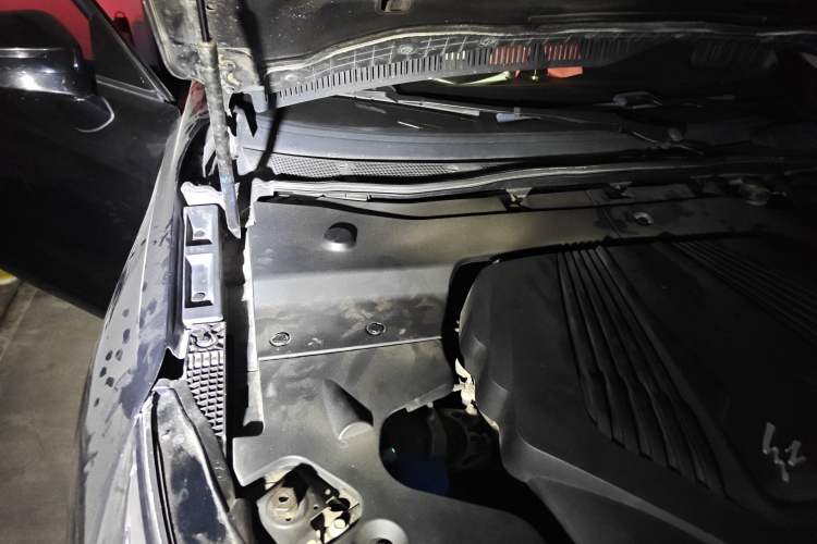 Used Hongqi H5 2018 30TD Smart Connect Dynamic Edition Engine Bay Right