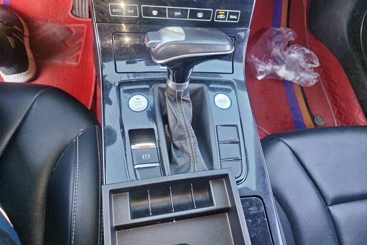 Used Hongqi H5 2018 30TD Dynamic Edition Gear Lever