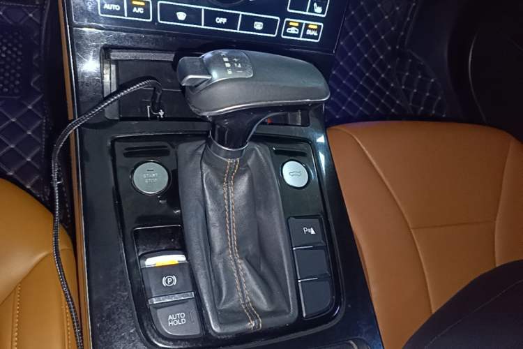 Used Hongqi H5 2018 30TD Smart Connect Dynamic Edition Gear Lever