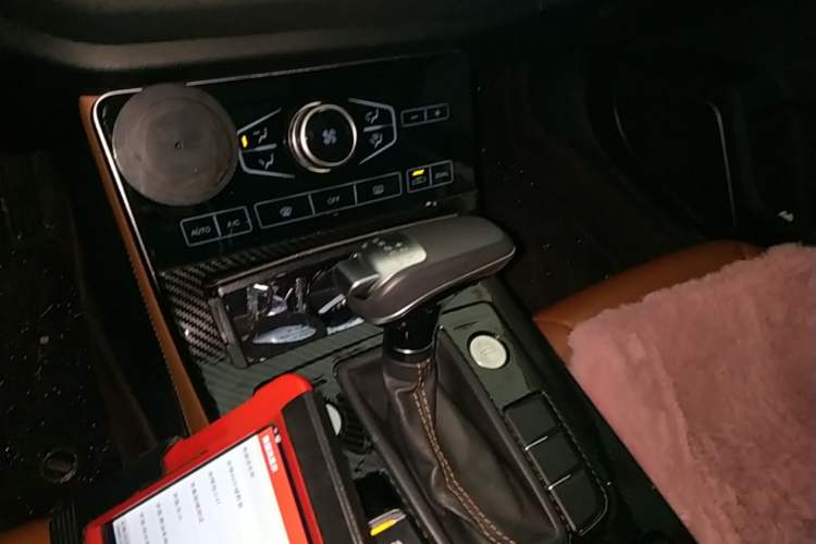 Used Hongqi H5 2018 30TD Smart Connect Dynamic Edition Gear Lever