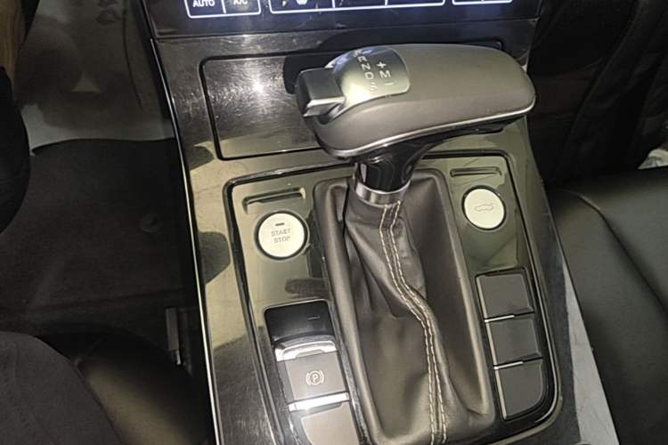 Used Hongqi H5 2018 30TD Dynamic Edition Gear Lever
