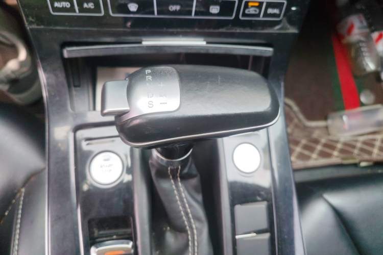 Used Hongqi H5 2018 30TD Dynamic Edition Gear Lever