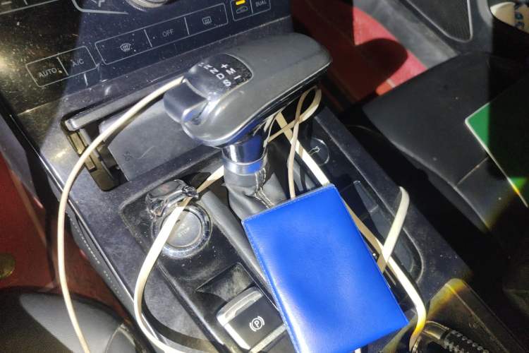 Used Hongqi H5 2018 30TD Smart Connect Dynamic Edition Gear Lever