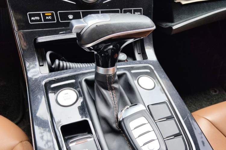 Used Hongqi H5 2018 30TD Dynamic Edition Gear Lever