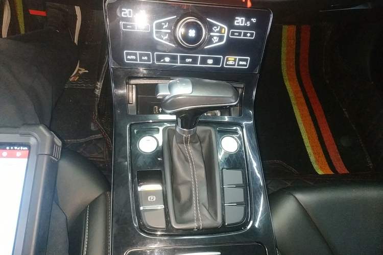 Used Hongqi H5 2018 30TD Dynamic Edition Gear Lever
