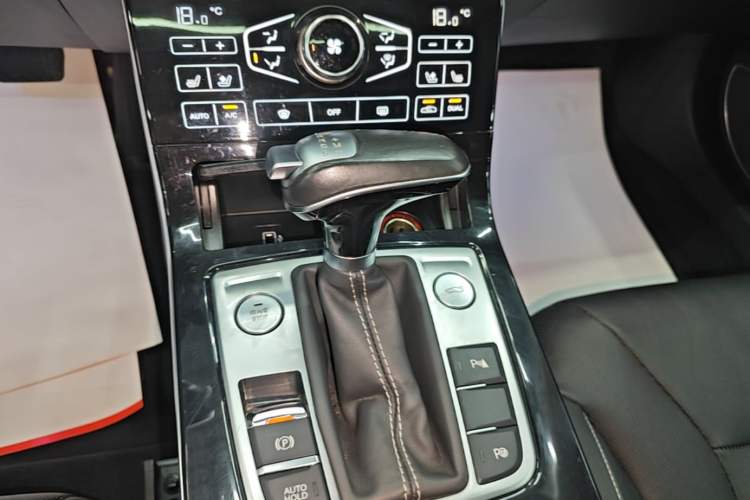 Used Hongqi H5 2018 30TD Smart Connect Dynamic Edition Gear Lever