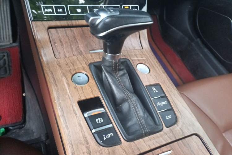 Used Hongqi H5 2018 30TD Dynamic Edition Gear Lever
