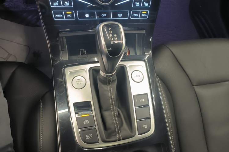 Used Hongqi H5 2018 30TD Smart Connective Dynamic 60th Anniversary Edition Gear Lever